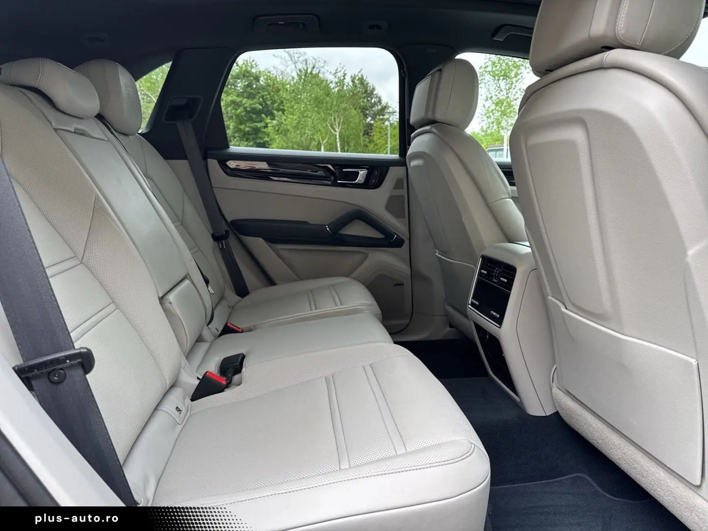 PORSCHE Cayenne Platinum Edition BOSE LED Pano 21