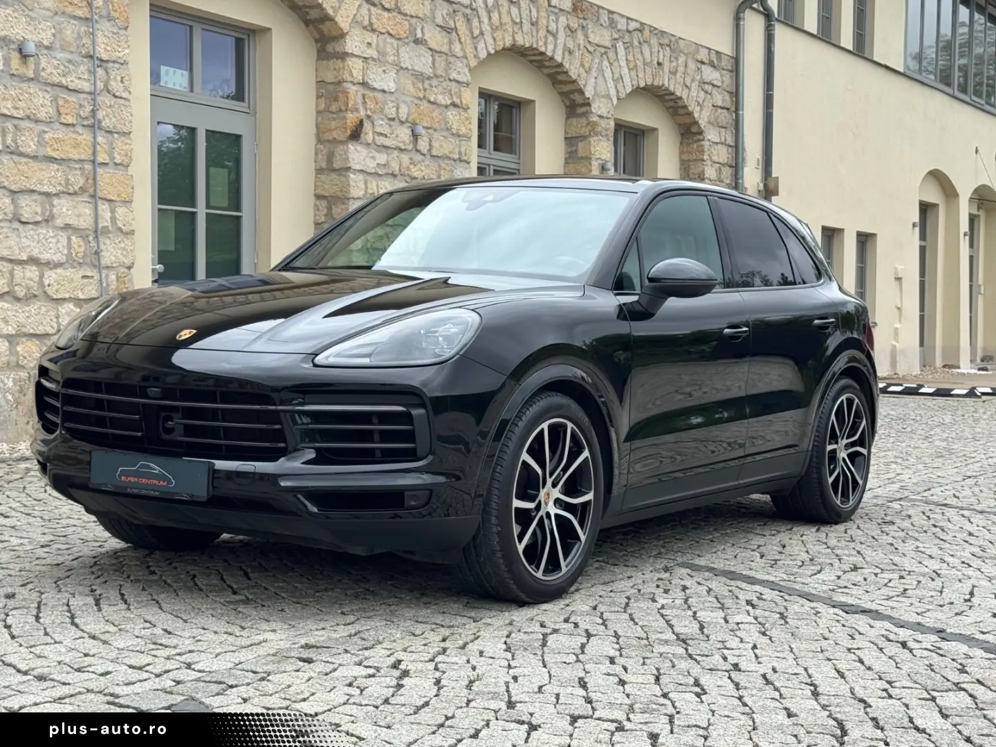 PORSCHE Cayenne Platinum Edition BOSE LED Pano 21