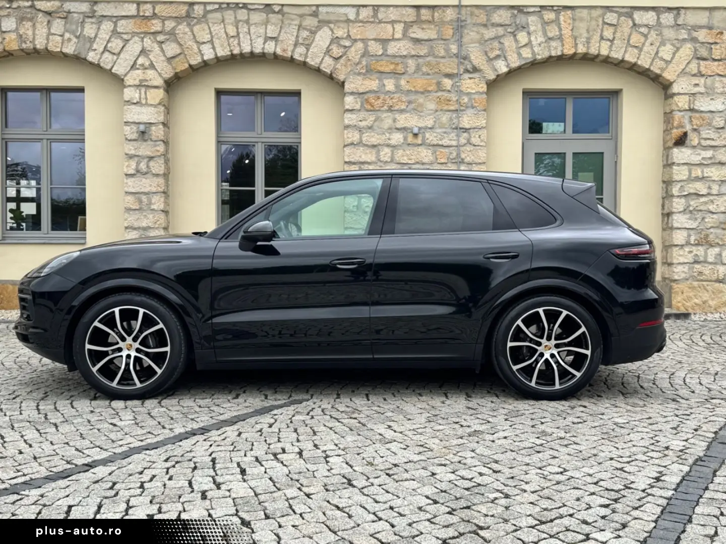 PORSCHE Cayenne Platinum Edition BOSE LED Pano 21