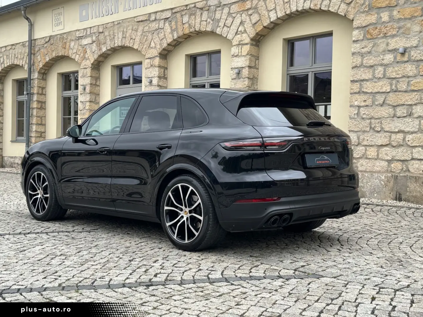 PORSCHE Cayenne Platinum Edition BOSE LED Pano 21