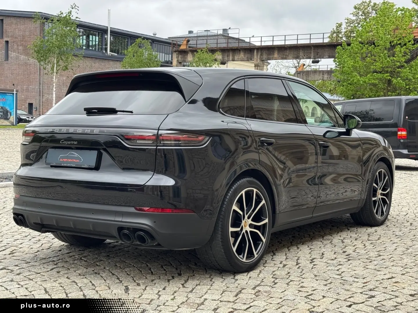 PORSCHE Cayenne Platinum Edition BOSE LED Pano 21