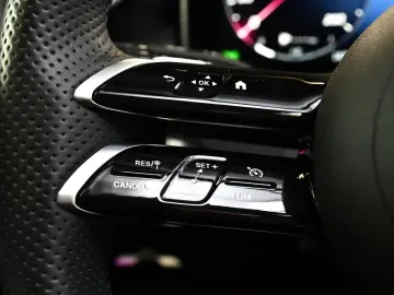 MERCEDES-BENZ GLC 300 4MATIC AMG Premium NIGHT AHK P…
