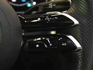 MERCEDES-BENZ GLC 300 4MATIC AMG Premium NIGHT AHK P…