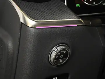 MERCEDES-BENZ GLC 300 4MATIC AMG Premium NIGHT AHK P…