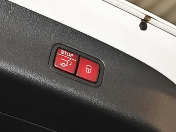 MERCEDES-BENZ GLC 300 4MATIC AMG Premium NIGHT AHK P…