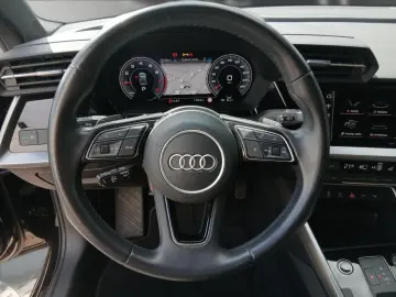 AUDI A3 Lim. 30 TFSI Adv. S tronic  ACC NAV  R-CAM