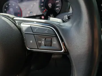 AUDI A3 Lim. 30 TFSI Adv. S tronic  ACC NAV  R-CAM