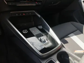 AUDI A3 Lim. 30 TFSI Adv. S tronic  ACC NAV  R-CAM