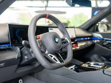 BMW M5 Touring 360  PANO LED