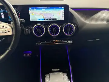 MERCEDES-BENZ GLA 200 AMG LED NIGHT AHK KAM