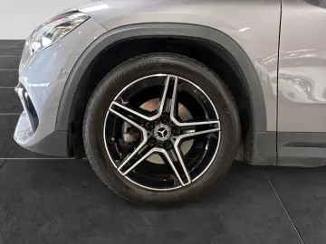 MERCEDES-BENZ GLA 200 AMG LED NIGHT AHK KAM