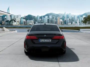 BMW M5 Limousine G90 Pano   Adapt. LED