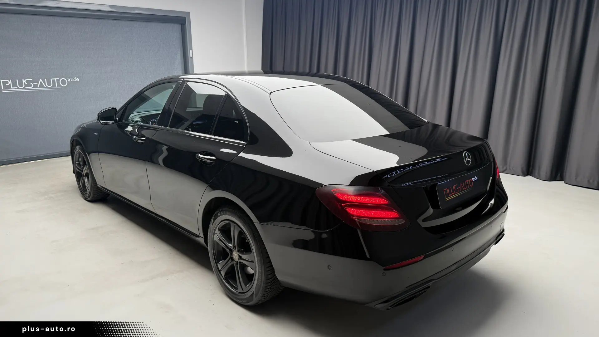 Mercedes-Benz E 200 - unic propietar  - istoric service