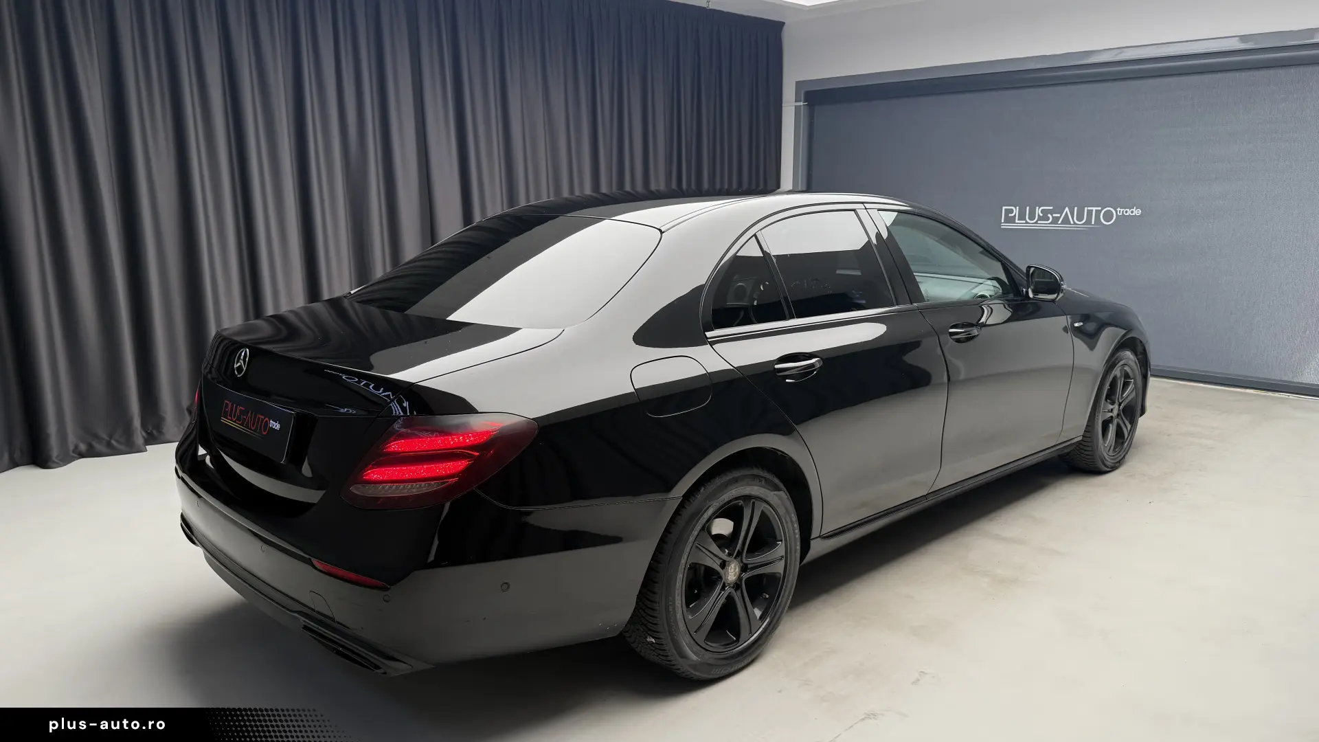 Mercedes-Benz E 200 - unic propietar  - istoric service