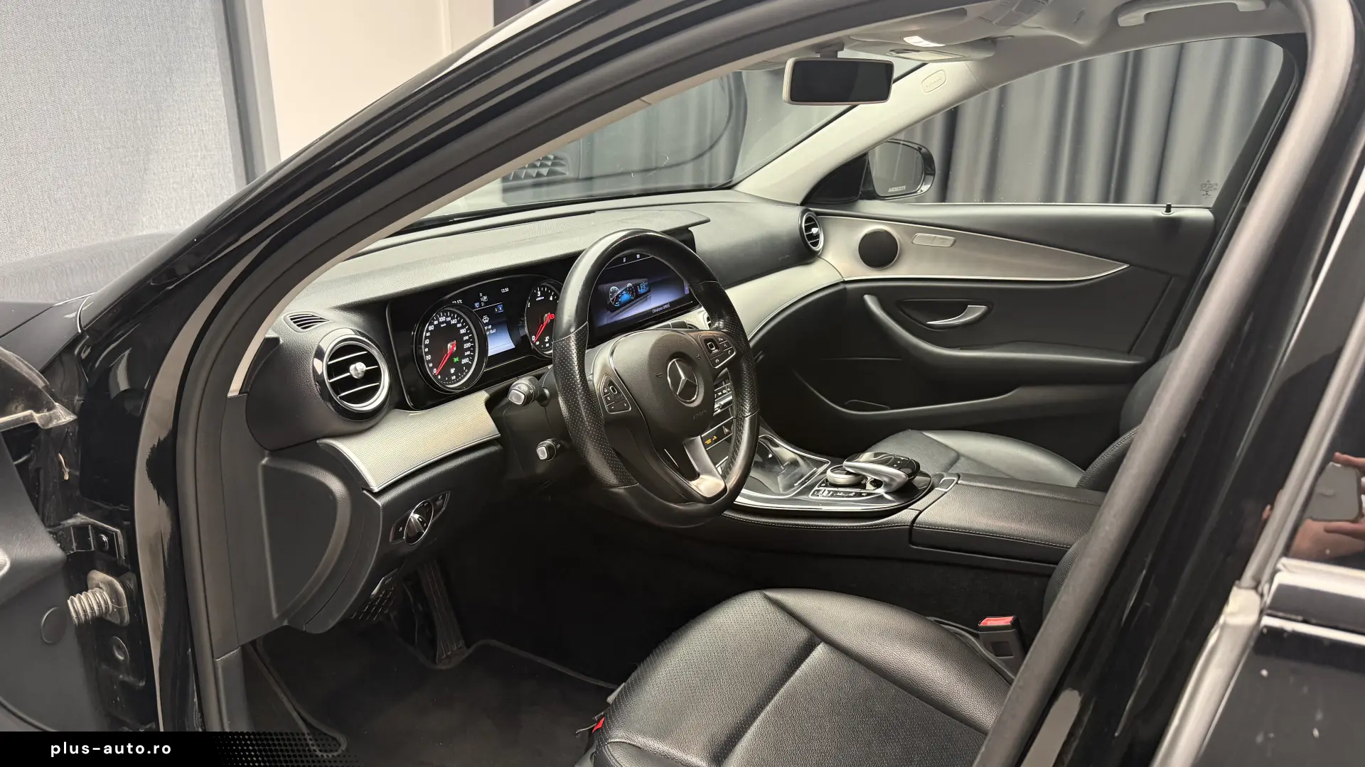 Mercedes-Benz E 200 - unic propietar  - istoric service