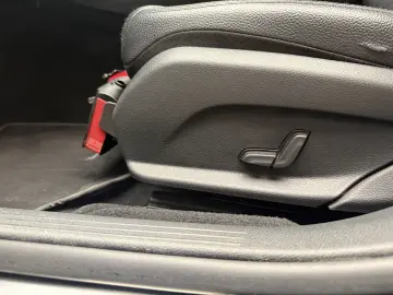 Mercedes-Benz E 200 - unic propietar  - istoric service