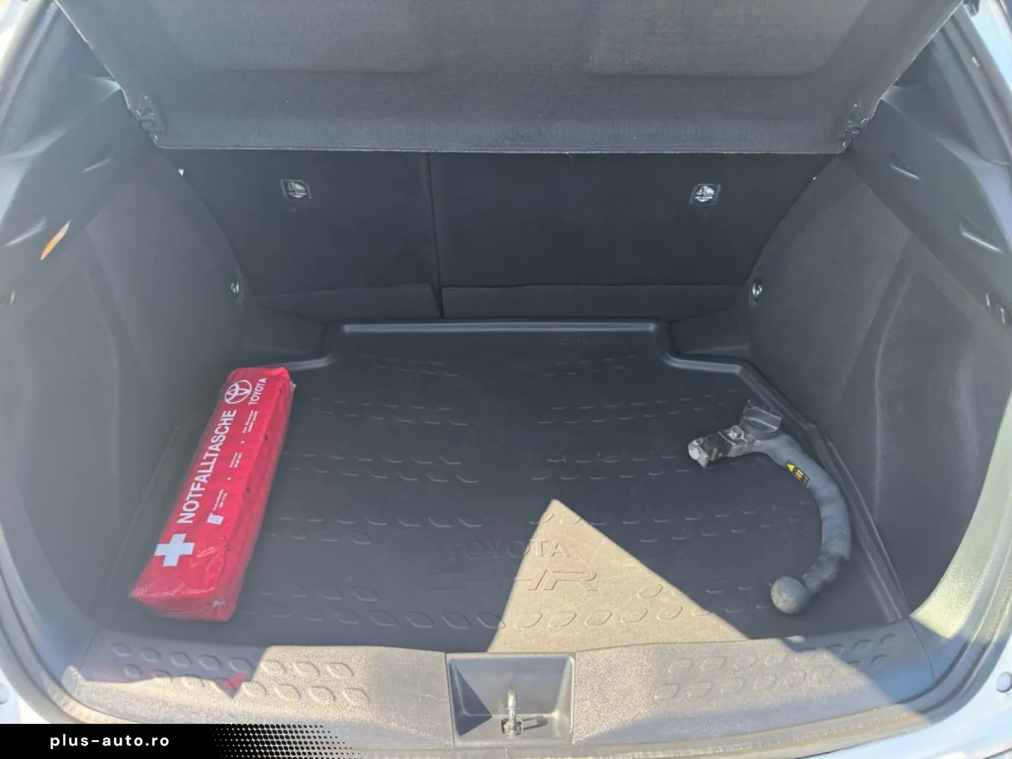 TOYOTA C-HR Hybrid Business-Edition