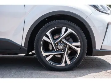 TOYOTA C-HR 2.0l Team D Hybrid Android-Auto Apple