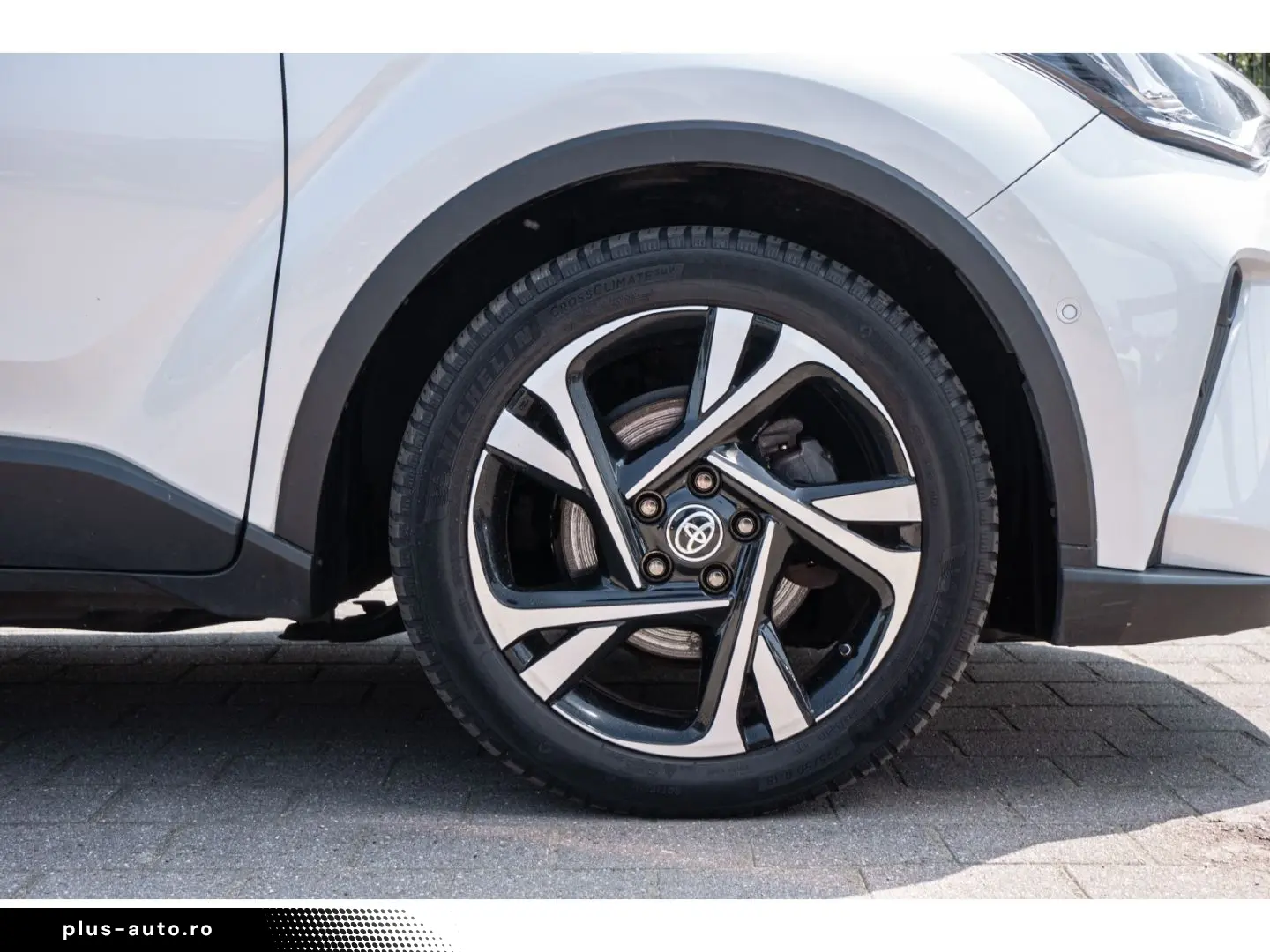 TOYOTA C-HR 2.0l Team D Hybrid Android-Auto Apple