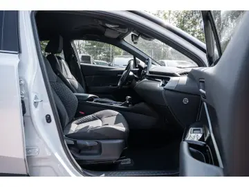TOYOTA C-HR 2.0l Team D Hybrid Android-Auto Apple
