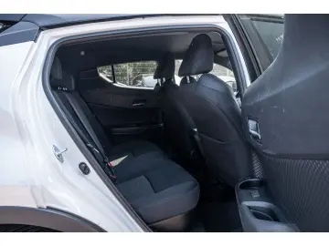 TOYOTA C-HR 2.0l Team D Hybrid Android-Auto Apple