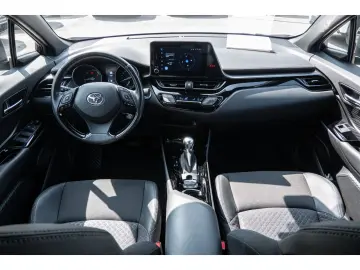 TOYOTA C-HR 2.0l Team D Hybrid Android-Auto Apple