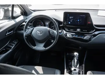 TOYOTA C-HR 2.0l Team D Hybrid Android-Auto Apple