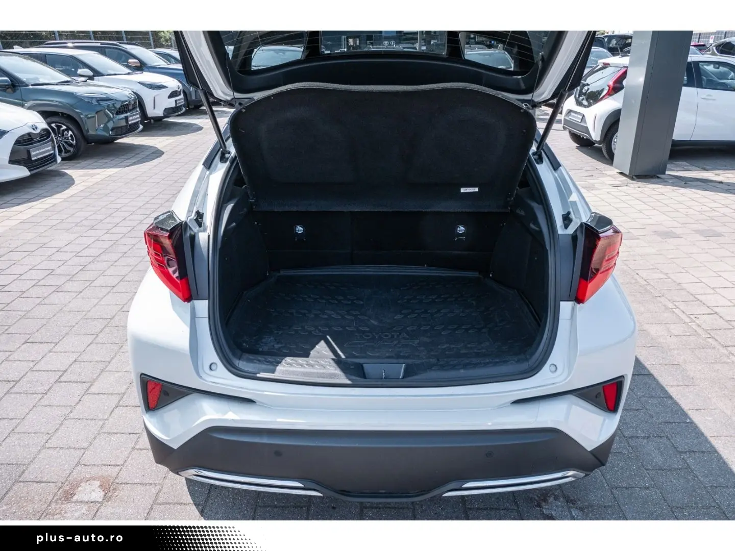 TOYOTA C-HR 2.0l Team D Hybrid Android-Auto Apple