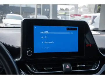 TOYOTA C-HR 2.0l Team D Hybrid Android-Auto Apple