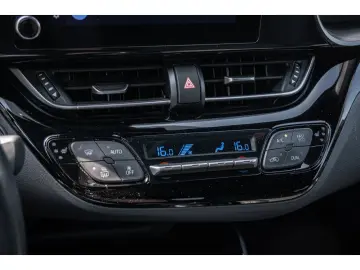 TOYOTA C-HR 2.0l Team D Hybrid Android-Auto Apple