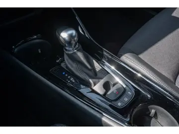 TOYOTA C-HR 2.0l Team D Hybrid Android-Auto Apple