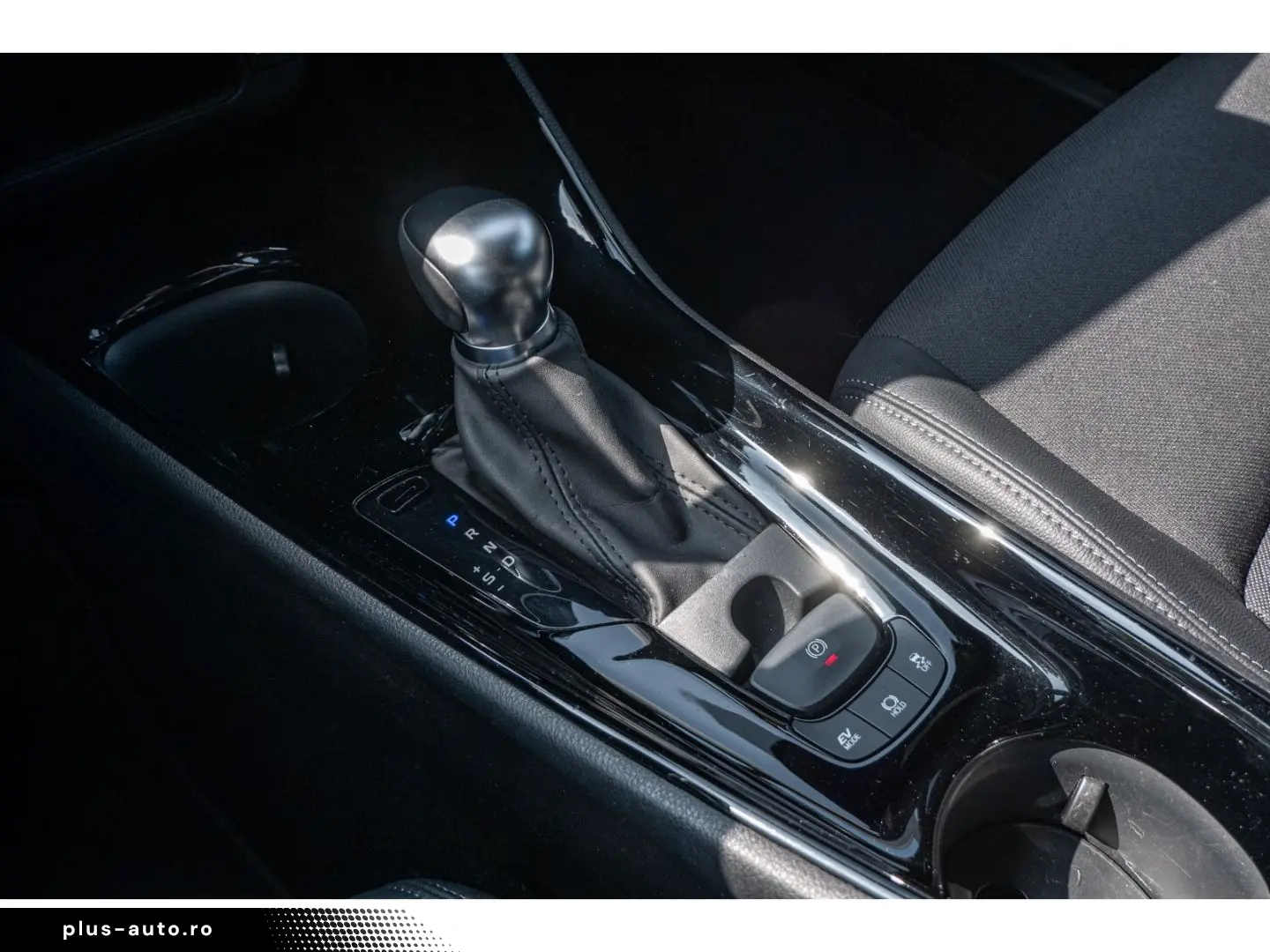 TOYOTA C-HR 2.0l Team D Hybrid Android-Auto Apple