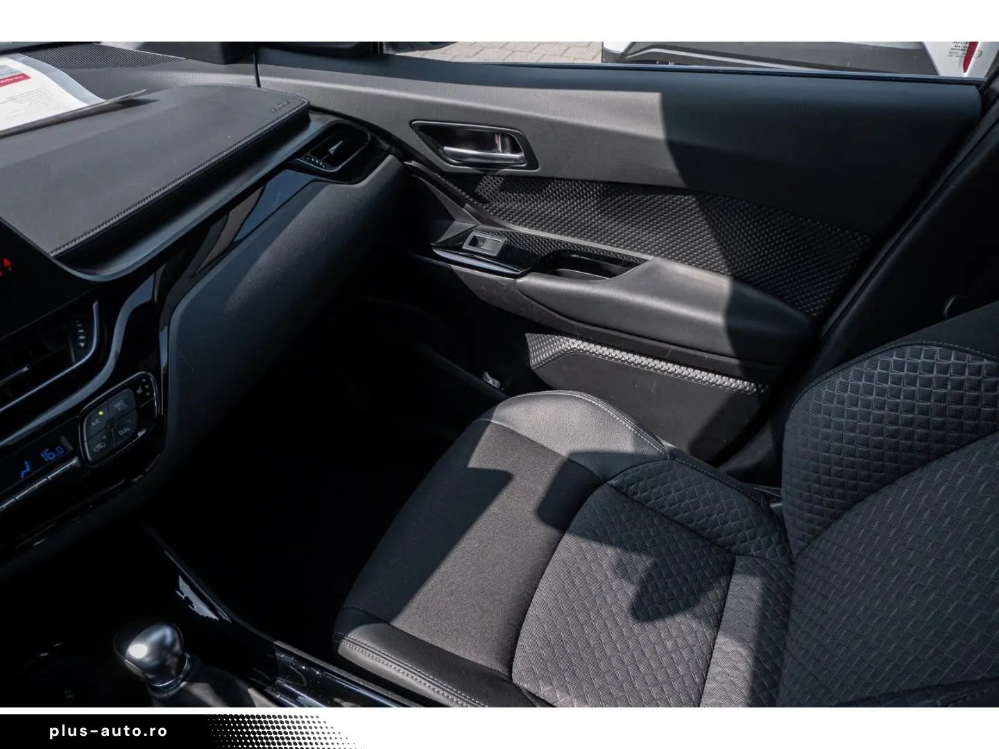 TOYOTA C-HR 2.0l Team D Hybrid Android-Auto Apple