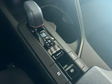 TOYOTA C-HR 1.8 Hybrid Team D  LED ACC CAM