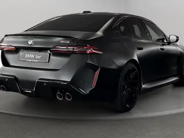 BMW M5 Limousine FROZEN BLACK
