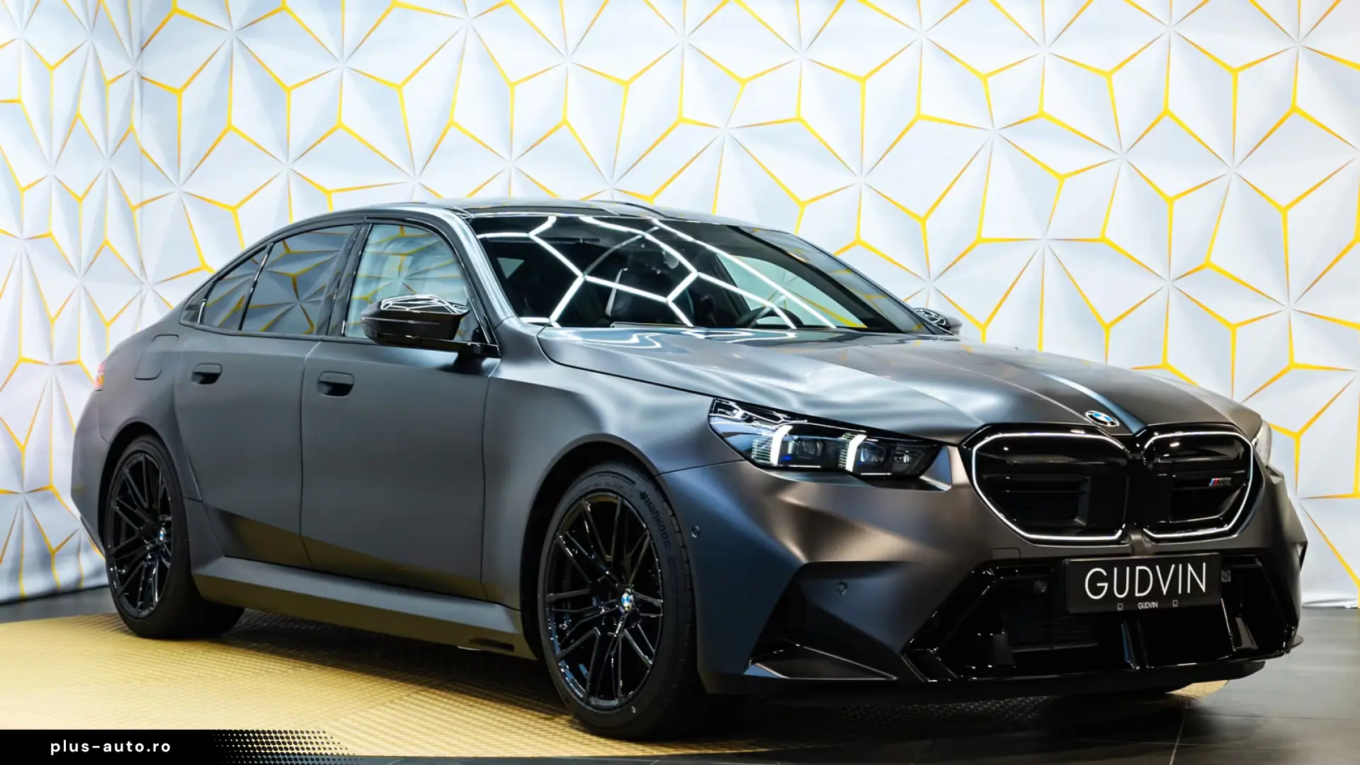 BMW M5 Carbon M Drive B&W