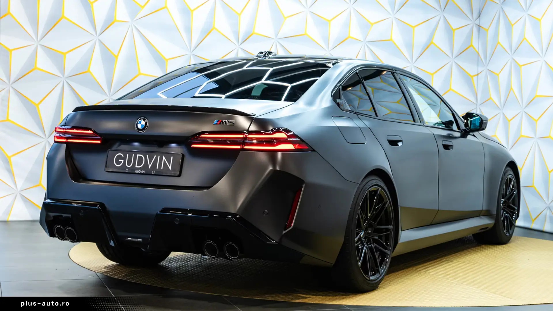 BMW M5 Carbon M Drive B&W