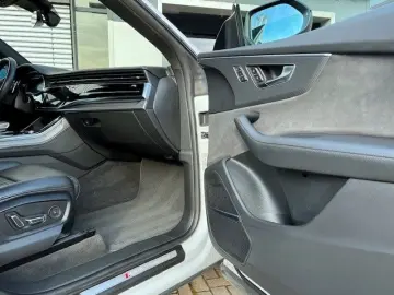 AUDI RSQ8 4.0 TFSI MATRIX HUD B&O PANO 23