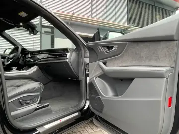 AUDI RS Q8 4.0 TFSI qu. BLACK MATRIX DYNAMIK HUD PANO