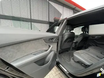 AUDI RS Q8 4.0 TFSI qu. BLACK MATRIX DYNAMIK HUD PANO