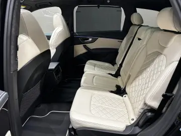 AUDI SQ7 4.0 TFSI quattro AUDI-Exclusive 1.HAND PANO
