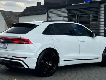 AUDI Q8 50 S Line Competition Plus  Pano AHK ACC VOLL