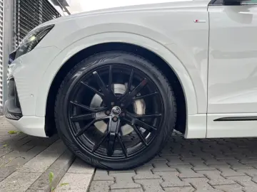 AUDI Q8 50 S Line Competition Plus  Pano AHK ACC VOLL