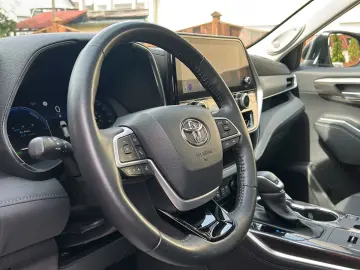 TOYOTA Highlander Hybrid Luxury AWD ( 7 Sitzplätze )
