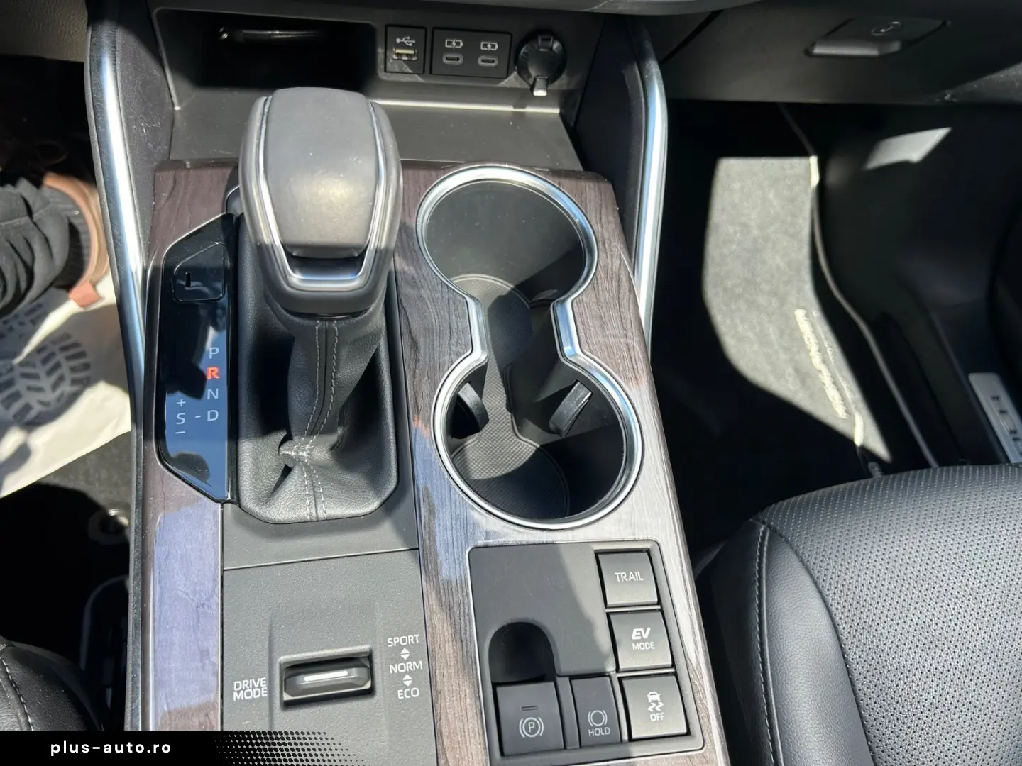 TOYOTA Highlander Hybrid Luxury AWD ( 7 Sitzplätze )