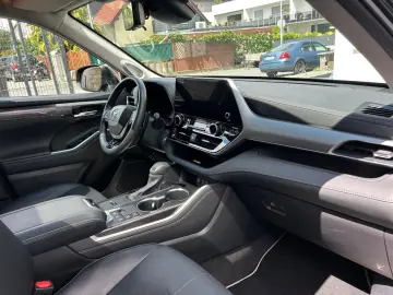 TOYOTA Highlander Hybrid Luxury AWD ( 7 Sitzplätze )