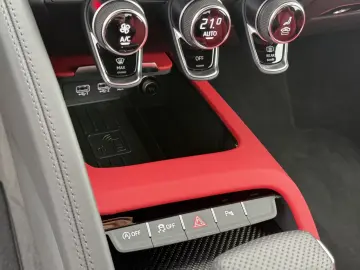Audi R8 Spyder 5.2 FSI quat perfm. 1. Hd MwSt 3x Carbo