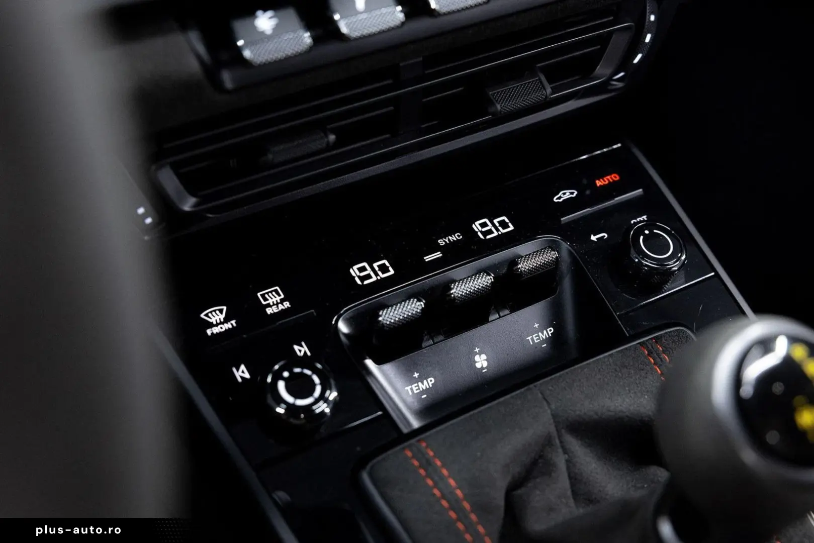 PORSCHE 992 992 GT3 LIFT   PDLS   CARBON SEATS   CLUBSPO