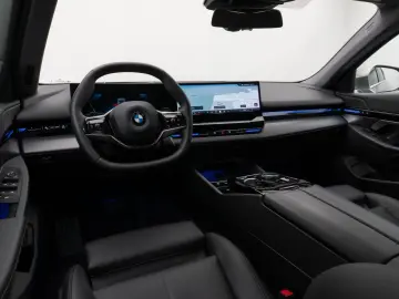 BMW 520d Kamera DAB Leder Ad.LED Alarm Sport 18Zoll