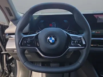 BMW 520d Limousine Leder Head up H&K 360  Virtual